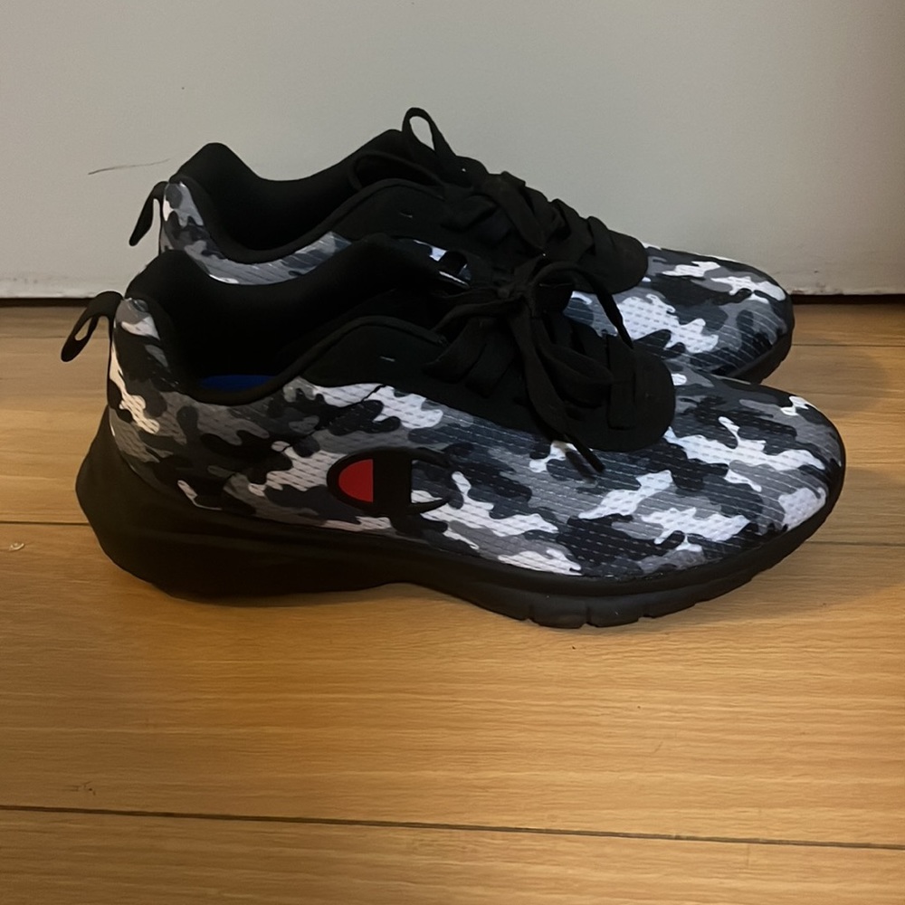 Men’s Champion Shoes - Picture 4 of 5